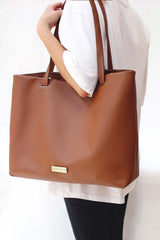 Womens-large-tote-bag-in-brown-leather